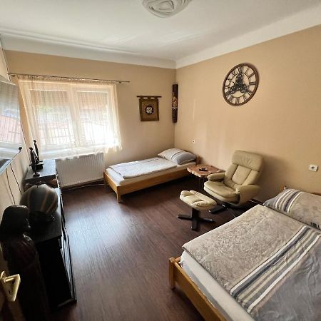 Feher Galamb Apartman Gyal ภายนอก รูปภาพ