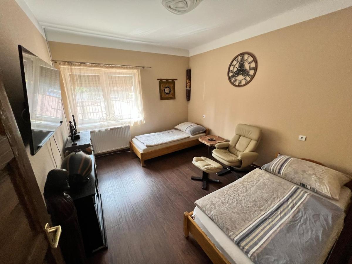 Feher Galamb Apartman Gyal ภายนอก รูปภาพ