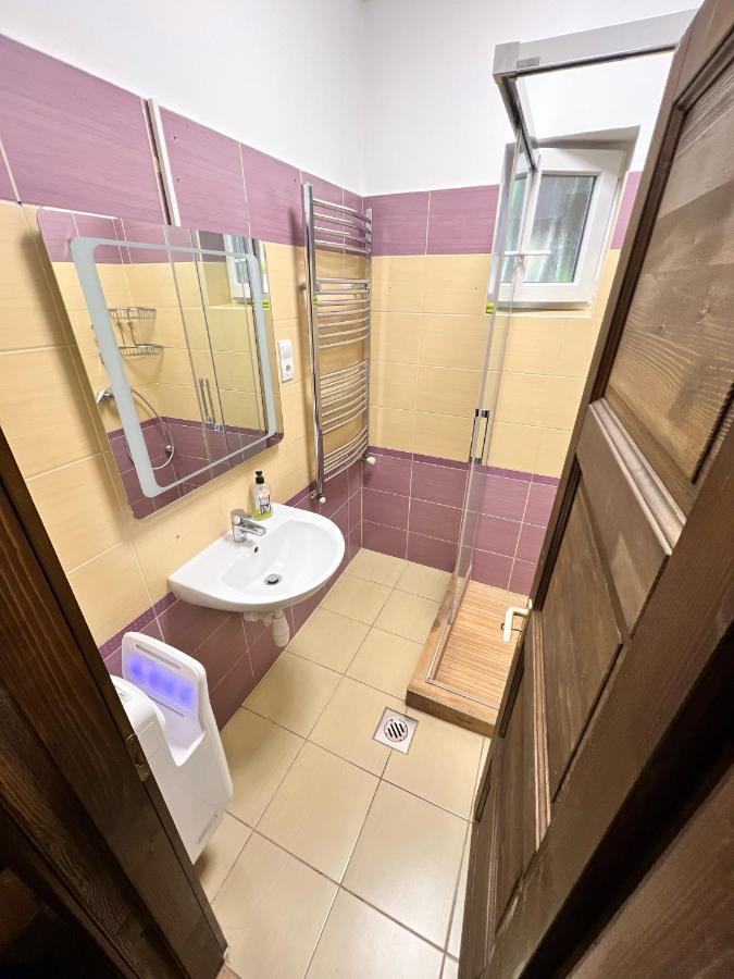 Feher Galamb Apartman Gyal ภายนอก รูปภาพ