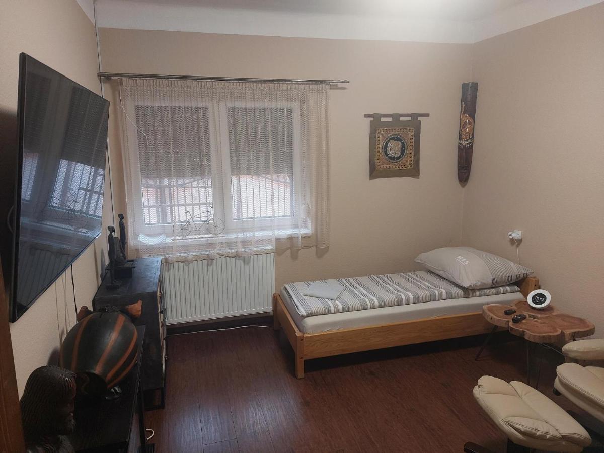 Feher Galamb Apartman Gyal ภายนอก รูปภาพ
